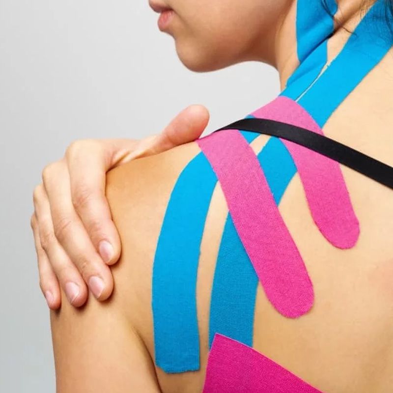 תחבושת רפואית קינזיו טייפ רוחב 5 ס"מ אורך 5 מ' לשימוש על פני העור RUCK Kinesio Tape